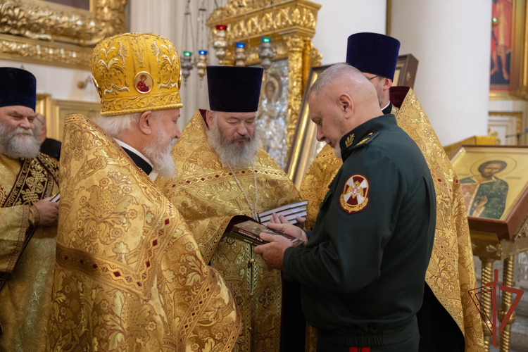 Генерал-полковник Алексей Воробьёв поздравил специальный моторизованный полк Росгвардии с присвоением почетного наименования «Измайловский» (видео)
