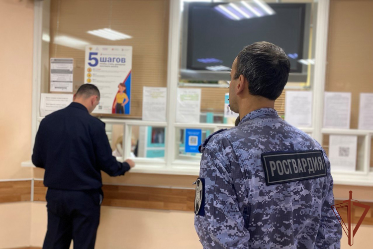 Ведомственную донорскую акцию поддержали росгвардейцы в Томске