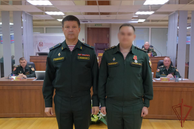 Военнослужащие и сотрудники Уральского округа Росгвардии удостоены государственных наград