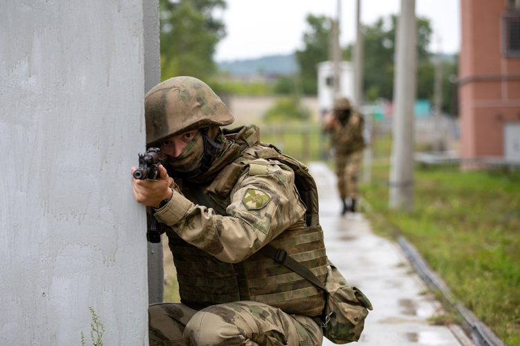 Под надёжной защитой. Фотоальбом.