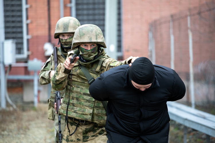 Под надёжной защитой. Фотоальбом.