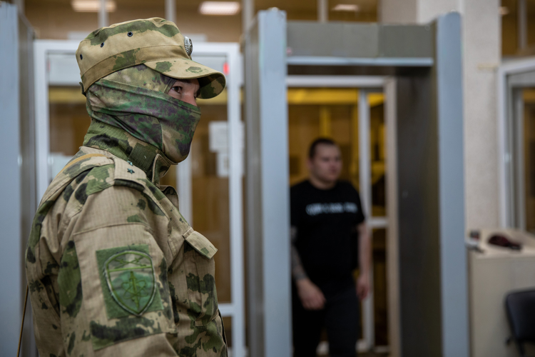 Под надёжной защитой. Фотоальбом.