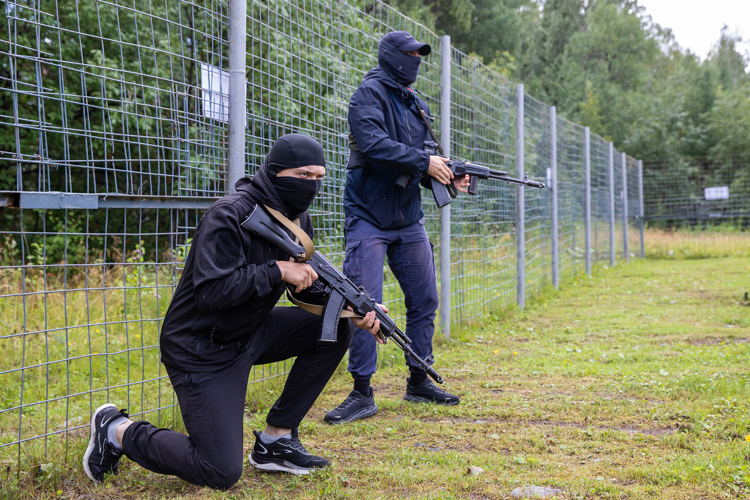 Под надёжной защитой. Фотоальбом.