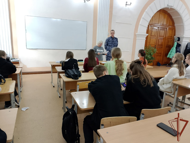 На Урале росгвардейцы продолжают проводить патриотические и профориентационные мероприятия с детьми и молодежью