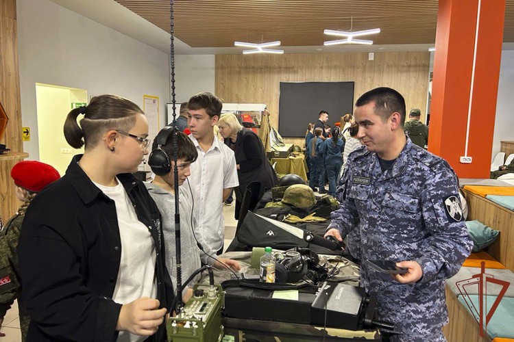 В День призывника Росгвардия провела тематические мероприятия на Урале