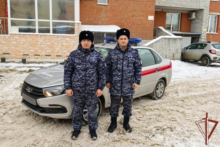 Росгвардейцы в Томске помогли вернуться домой пенсионерке с потерей памяти