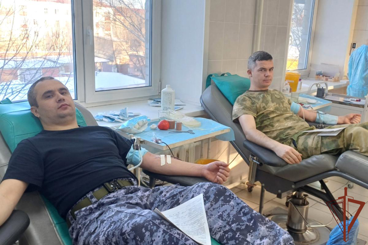 Всероссийскую ведомственную акцию «От сердца к сердцу» поддержали росгвардейцы в Зауралье