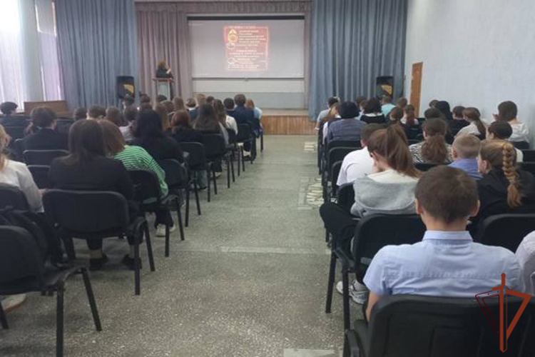 Профориентационные и патриотические мероприятия провели росгвардейцы на Урале