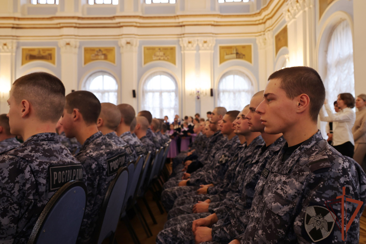 Сотрудники и военнослужащие Росгвардии посетили премьеру музыкально-исторической былины «Александр Невский» в Санкт-Петербурге