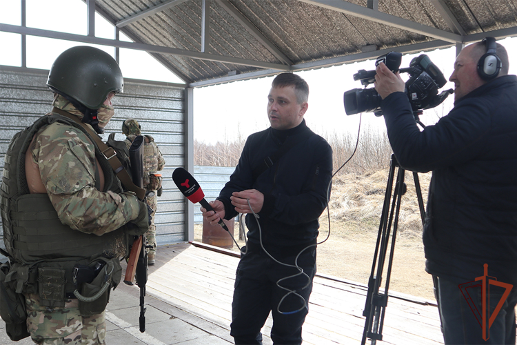 Росгвардия поздравила коллективы уральских телеканалов со Всемирным днём телевидения