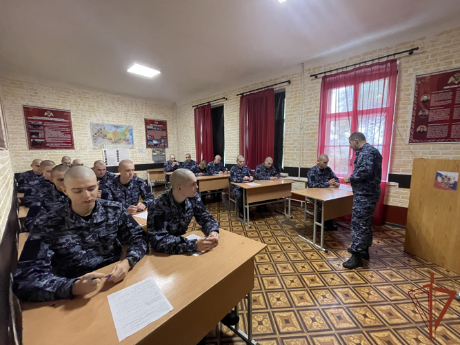  В Южном округе Росгвардии продолжается призывная кампания 