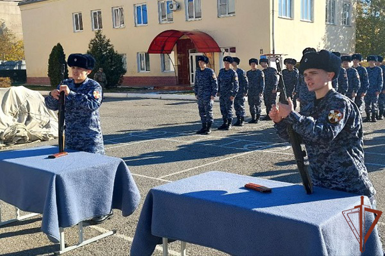  В Южном округе Росгвардии продолжается призывная кампания 