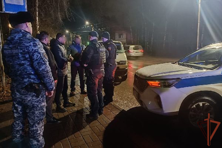 Росгвардейцы в Ленинградской области задержали и передали сотрудникам полиции участников дорожного конфликта