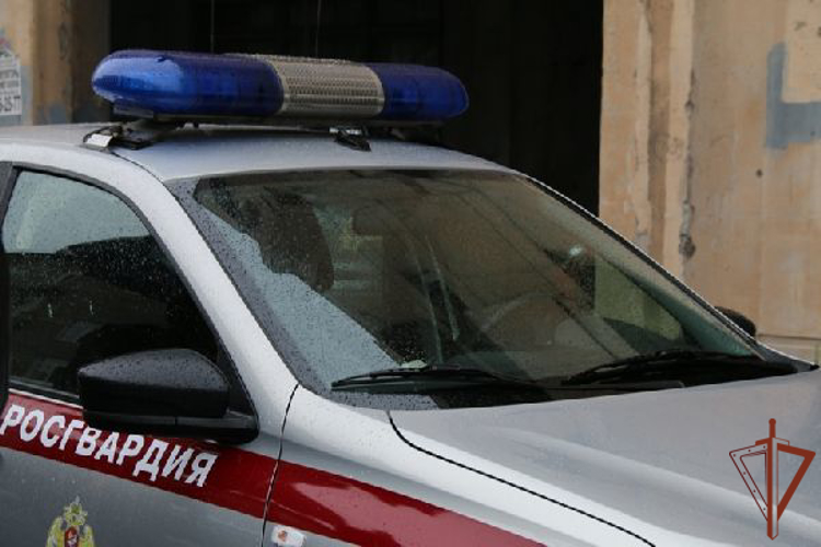 В Саратове росгвардейцы первыми пришли на помощь к мужчине, получившему тяжёлое увечье