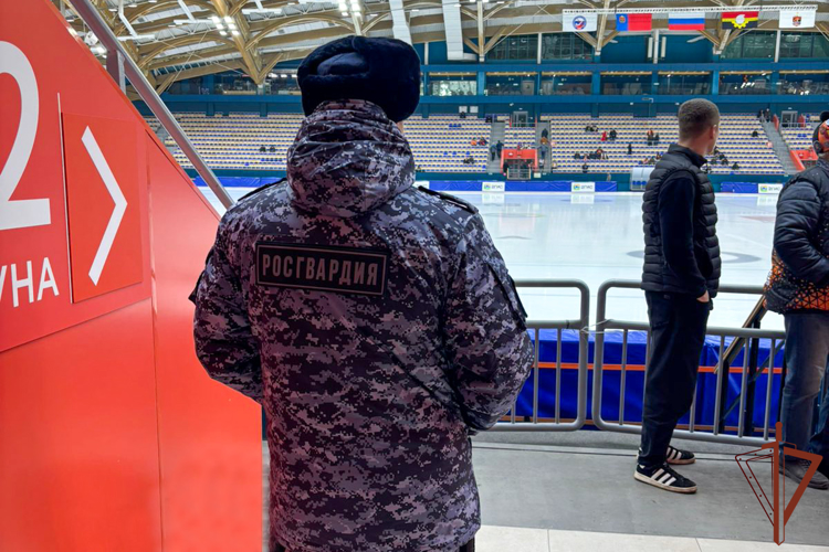В Кузбассе росгвардейцы обеспечили безопасность матча  чемпионата России по бенди