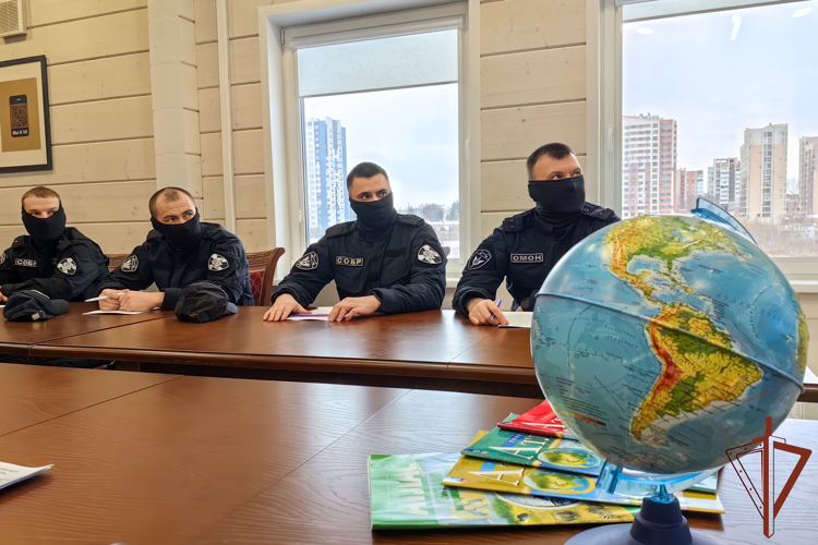 Росгвардейцы Сибирского округа поучаствовали в международном «Географическом диктанте»
