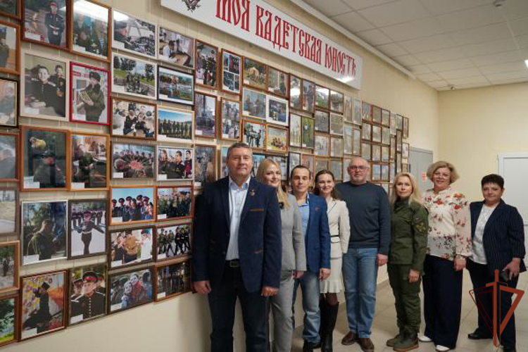 Посвященные служению Отечеству фотовыставки проходят в Центральном округе Росгвардии