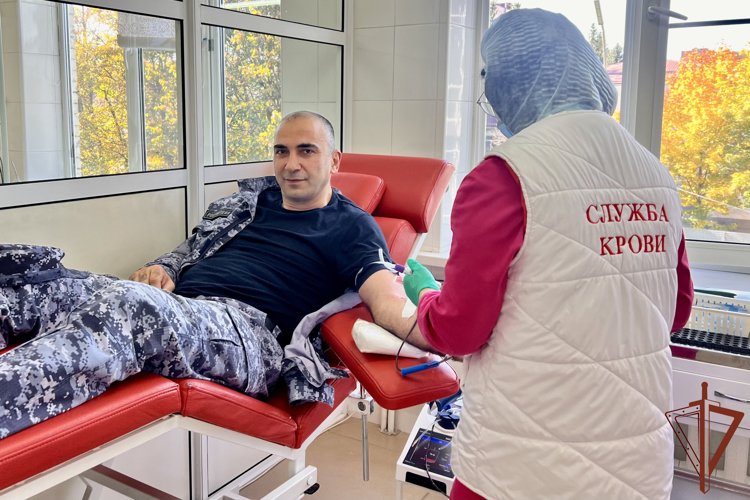 Донорскую акцию поддержали росгвардейцы во Владикавказе
