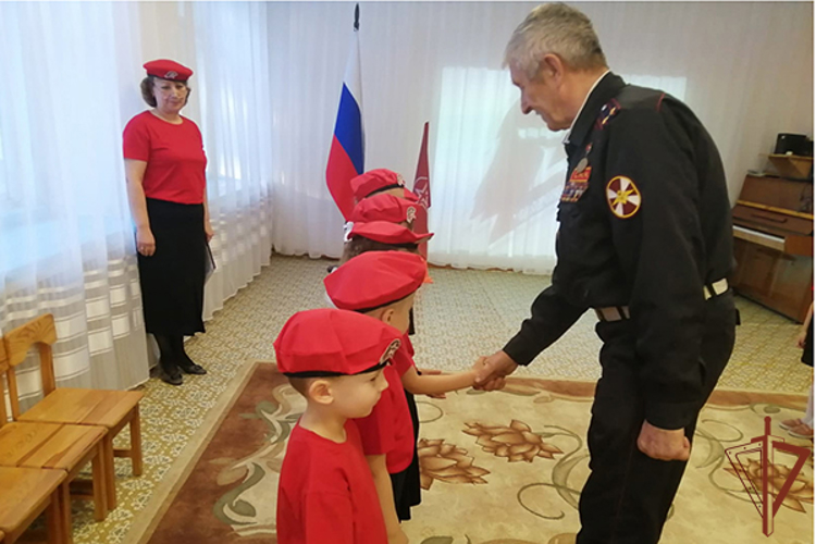 Патриотические мероприятия для детей провела Росгвардия на Урале