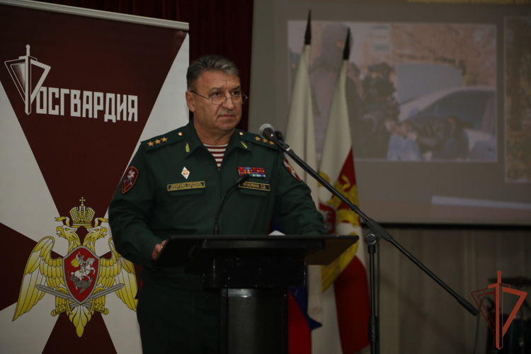 Командующий Приволжским округом Росгвардии поздравил ветеранов ведомства с Днем ветеранов войск правопорядка