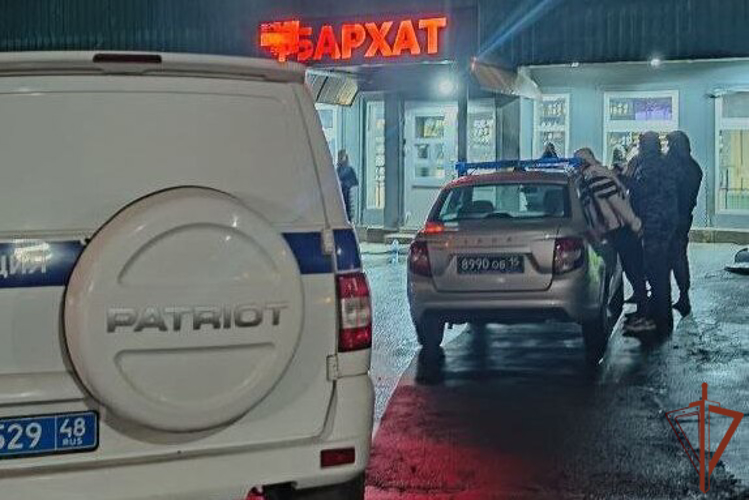 В Липецке сотрудники Росгвардии задержали молодых людей, устроивших стрельбу (видео)