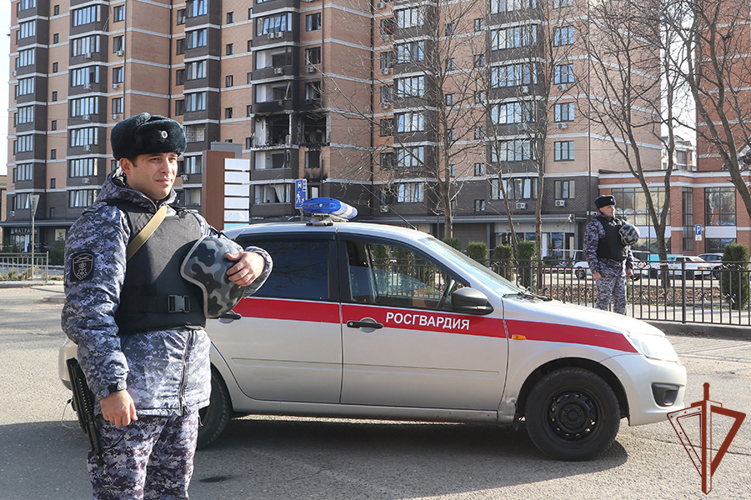 Сотрудники Росгвардии оказали помощь пострадавшим при взрыве бытового газа в Пятигорске (видео)