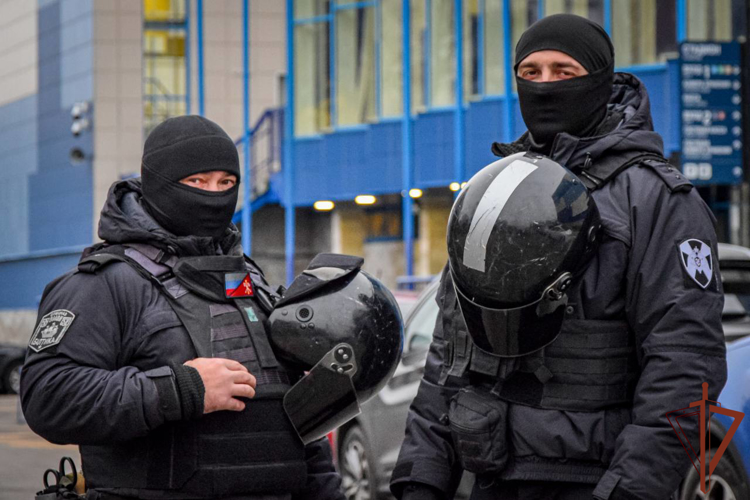 Военнослужащие и сотрудники Росгвардии обеспечили безопасность футбольного матча в Санкт-Петербурге
