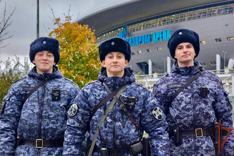 В Санкт-Петербурге росгвардейцы обеспечили безопасность матча медийной футбольной лиги 