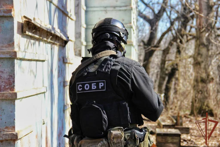 При содействии СОБР Росгвардии в Челябинске пресечена нелегальная торговля алкогольной продукцией 