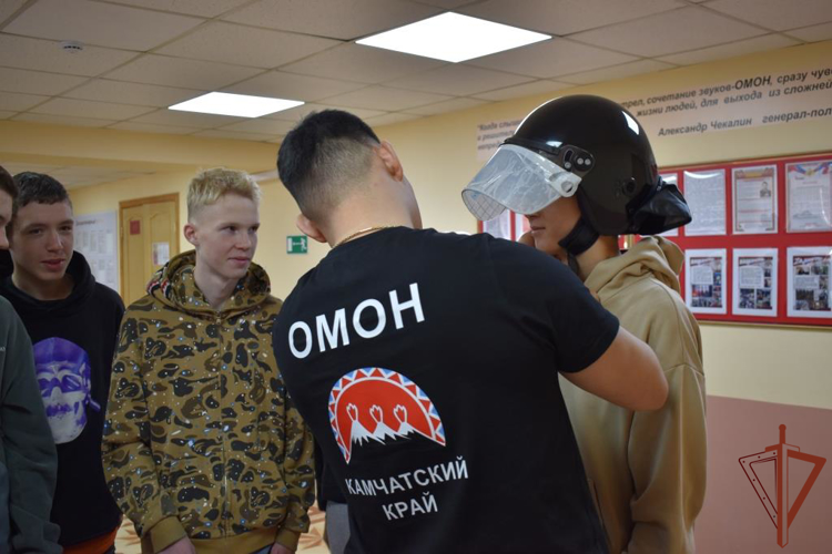Патриотические мероприятия для подрастающего поколения проводит Росгвардия на Дальнем Востоке   
