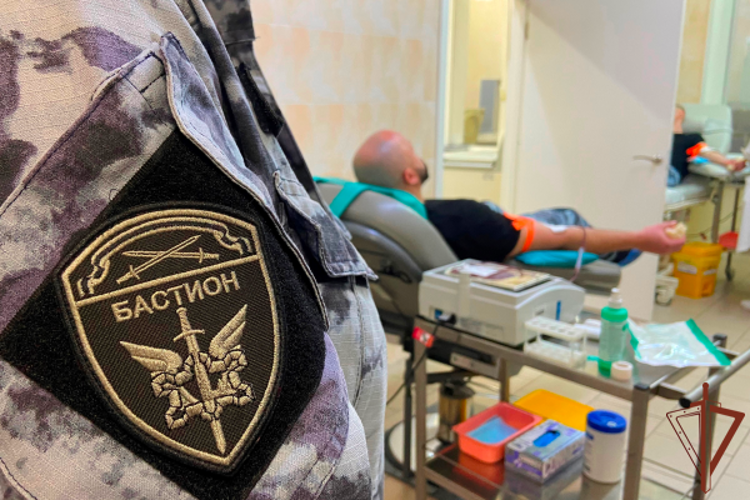 Сотрудники петербургского ОМОН Росгвардии пополнили банк крови онкологического центра