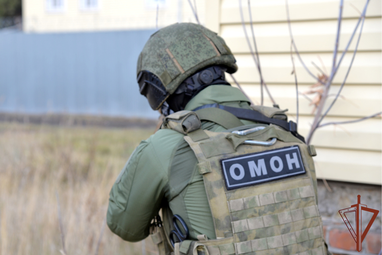 В Алтайском крае при силовой поддержке спецназа Росгвардии задержаны подозреваемые в организации занятия проституцией