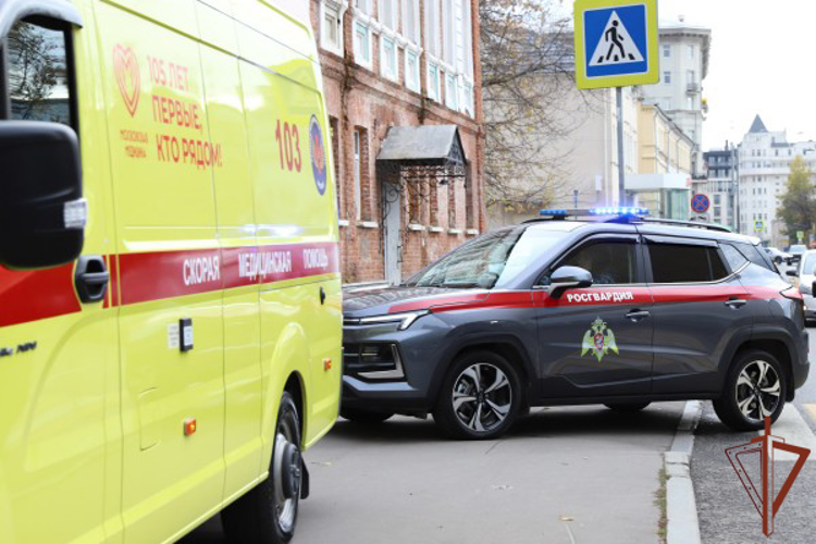Сотрудники Росгвардии в столице спасли мужчину от необдуманного поступка (видео)