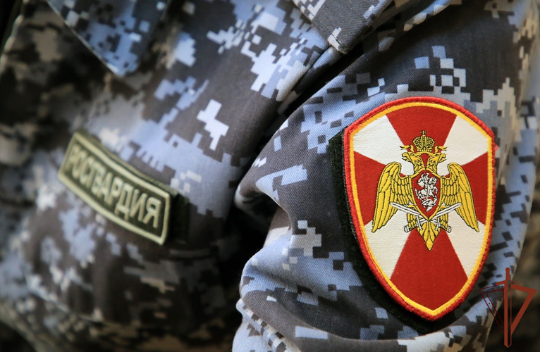 Росгвардейцы вместе с подшефными школьниками помогли кемеровской семье в трудной жизненной ситуации