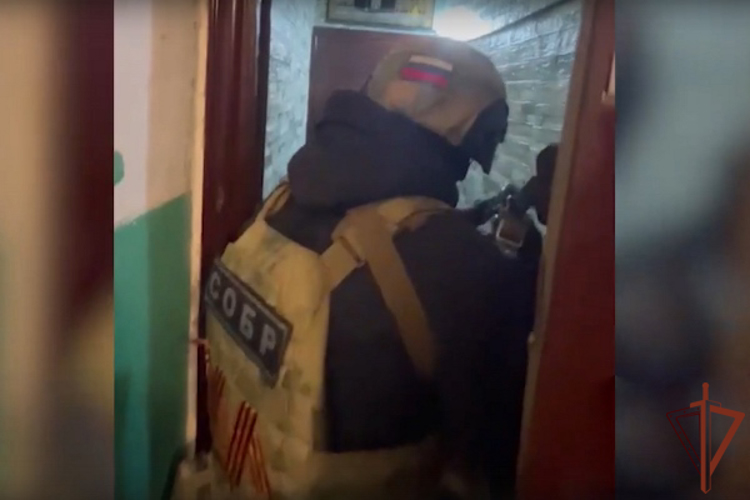 При силовой поддержке спецназа Росгвардии в Казани задержаны подозреваемые в краже денежных средств у участника СВО