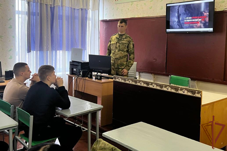 Военнослужащие группировки Росгвардии в ДНР приняли участие в мероприятиях, посвященных Дню Неизвестного солдата