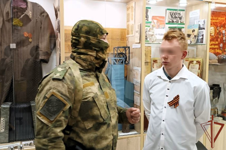 Военнослужащие группировки Росгвардии в ДНР приняли участие в мероприятиях, посвященных Дню Неизвестного солдата