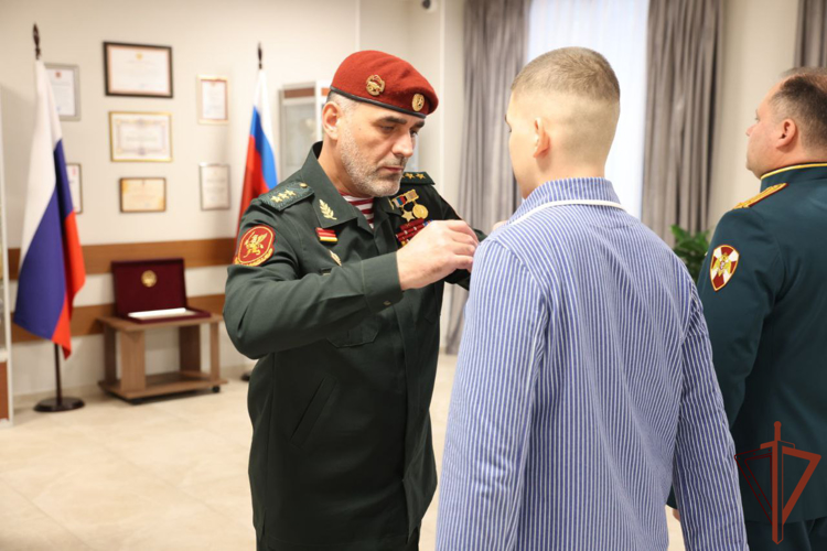 Военнослужащим Росгвардии – участникам СВО вручили государственные награды в Главном госпитале ведомства