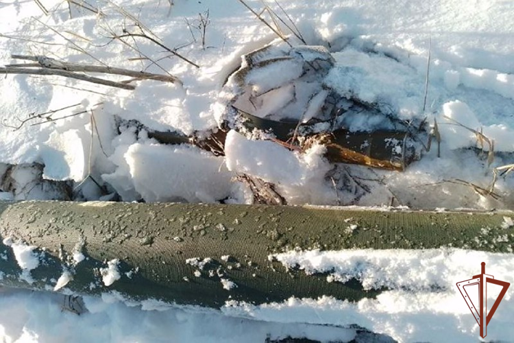 Оружие и боеприпасы иностранного производства обнаружили военнослужащие Росгвардии и сотрудники ФСБ в ЛНР