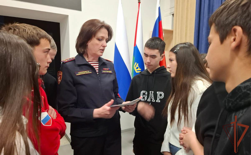 Росгвардейцы проводят патриотические мероприятия для юных жителей Урала