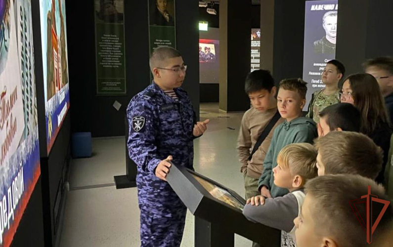 Росгвардейцы проводят патриотические мероприятия для юных жителей Урала