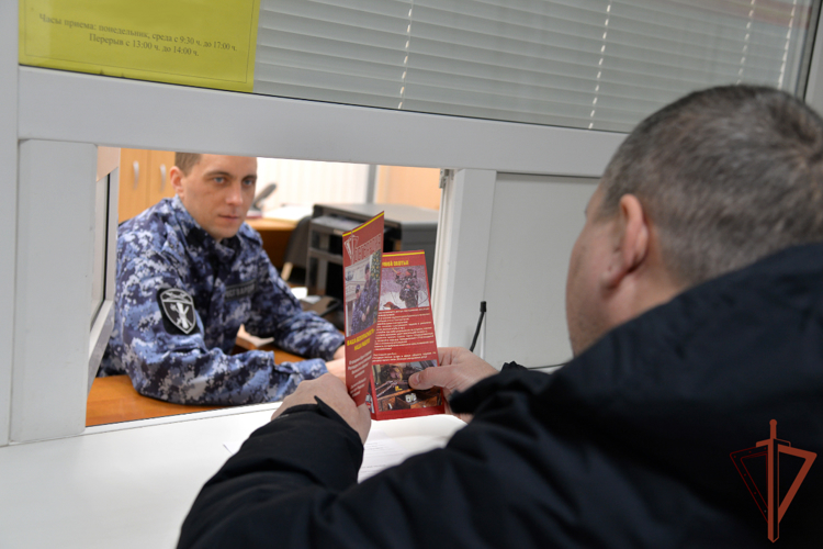 Росгвардейцы напомнили уральцам о правилах безопасности в новогодние праздники 