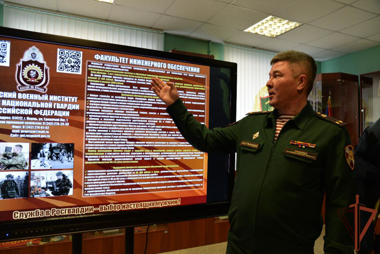 В Уральском округе Росгвардии завершились мероприятия к 100-летию со дня рождения генерал-майора Николая Андрианова (видео)