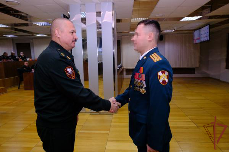 Военнослужащие Уральского округа Росгвардии удостоены государственных наград