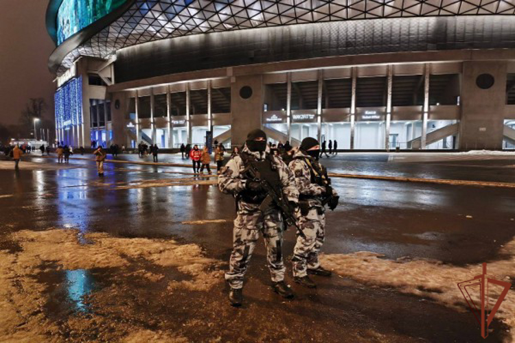 Военнослужащие и сотрудники Росгвардии обеспечили безопасность хоккейного матча в Москве