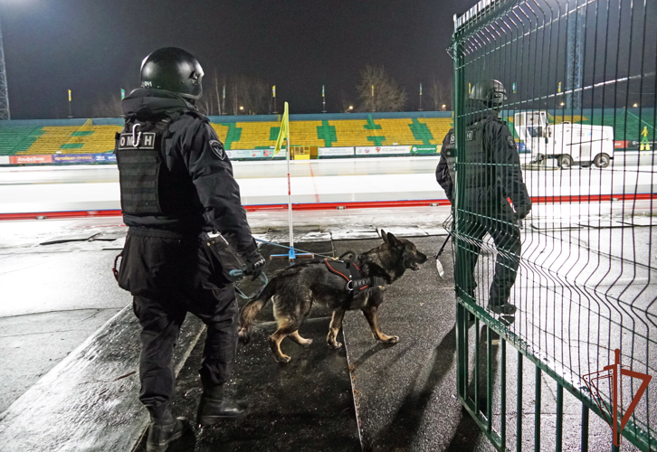 В Архангельске росгвардейцы обеспечили безопасность матча чемпионата России по хоккею с мячом 