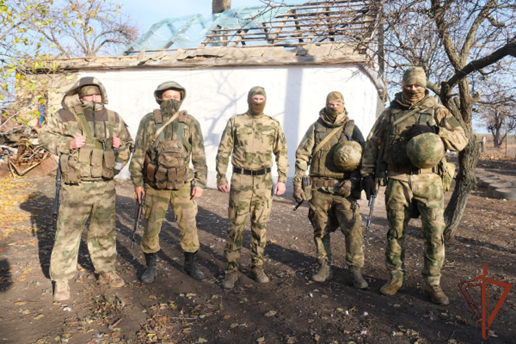 Военнослужащие Росгвардии спасли гражданина с ограниченными возможностями здоровья из горящего дома в ЛНР (видео)