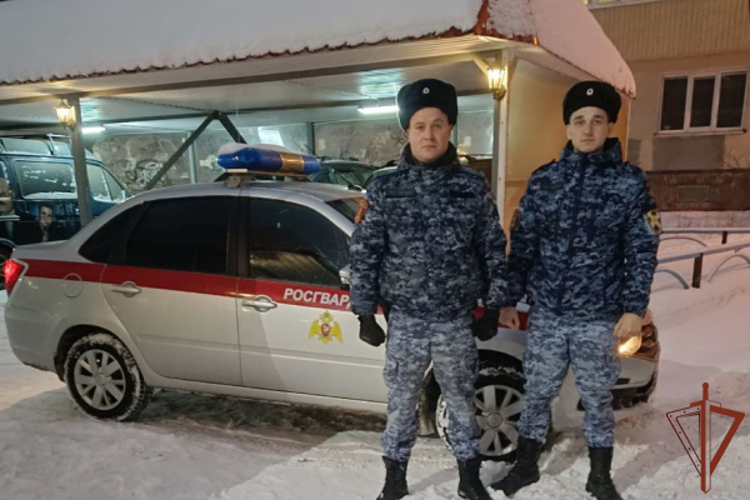 В Архангельской области росгвардейцы задержали агрессивного гражданина, пытавшегося пройти в школу