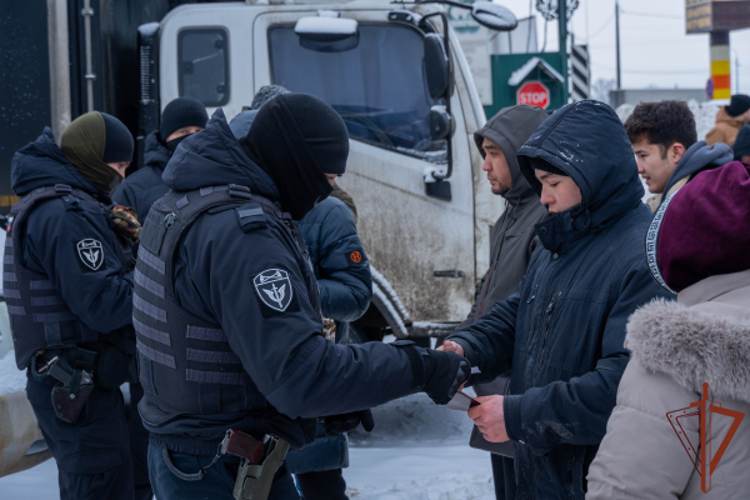 Пензенский ОМОН Росгвардии обеспечил проведение рейда по выявлению не вставших на воинский учет натурализованных граждан (видео)