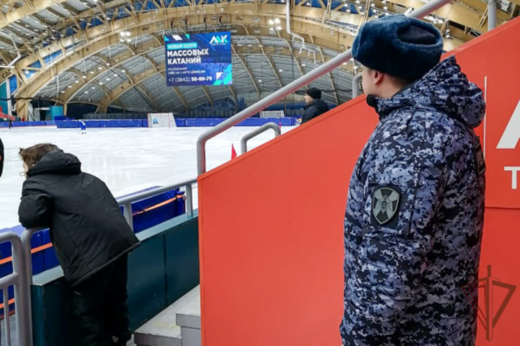 Сотрудники Росгвардии обеспечили правопорядок на хоккейном матче в Кузбассе